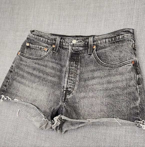 Levi's 501 Black Cut Off Denim Jean Shorts. 31. 100% Cotton. - Picture 2 of 9